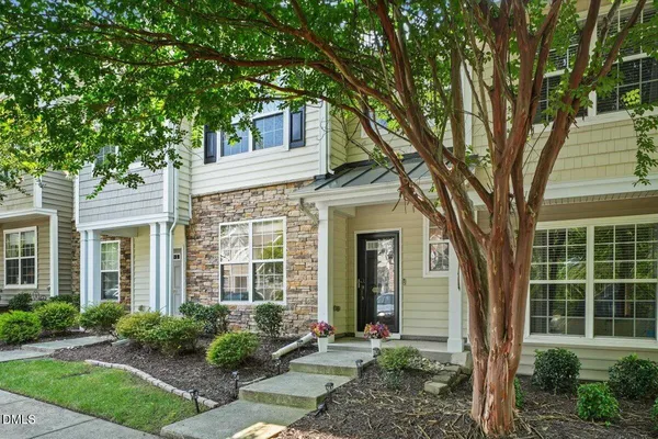 369 RED ELM DR