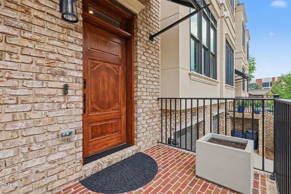 2121 OBERLIN VILLAGE DR 105