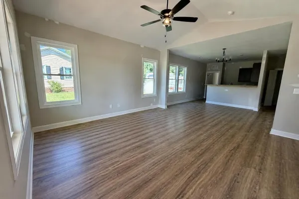 1011 E MAPLEWOOD DR A