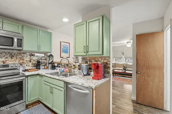 1714 FOX HOLLOW DR