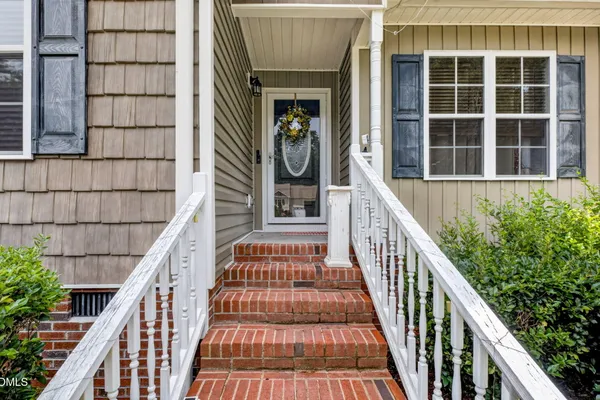 280 KINSMAN CT