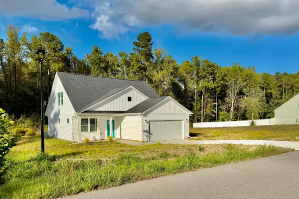 453 QUEENSTOWN DR