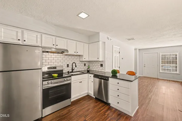 105 CHAUCER CT