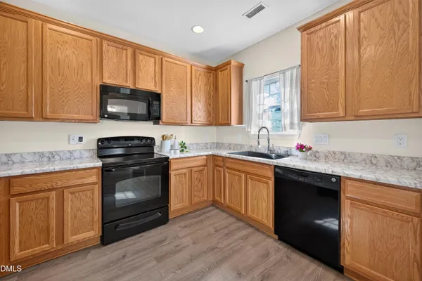 3111 MANHASSET LN