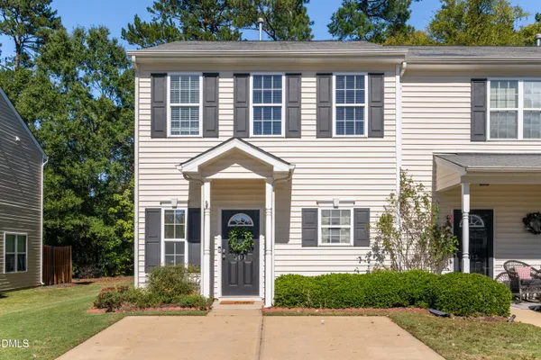 3111 MANHASSET LN