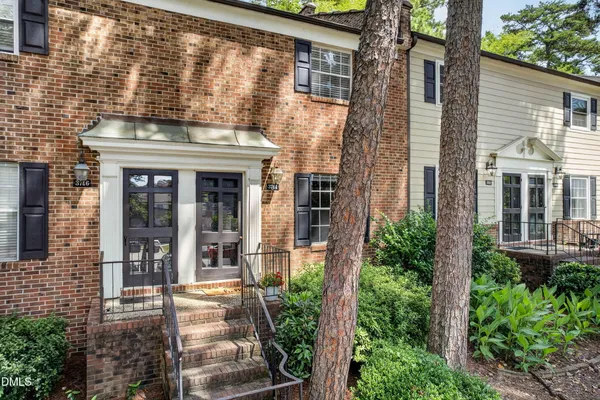 3744 JAMESTOWN CIR