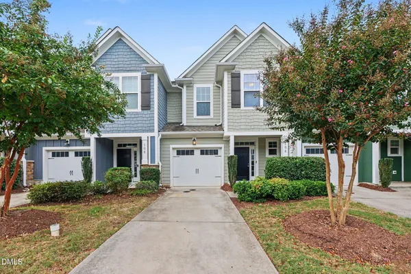 104 HUNDRED OAKS LN