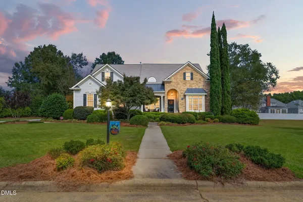 106 WINDSOR DR