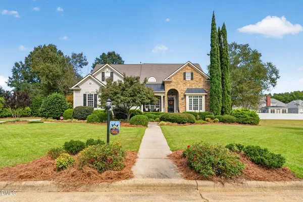 106 WINDSOR DR