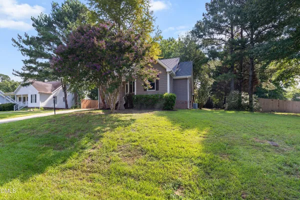828 ALDERLEAF DR