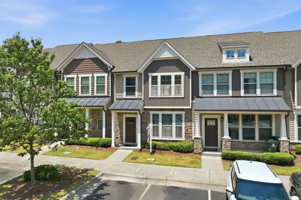 1117 METROPOLITAN DR