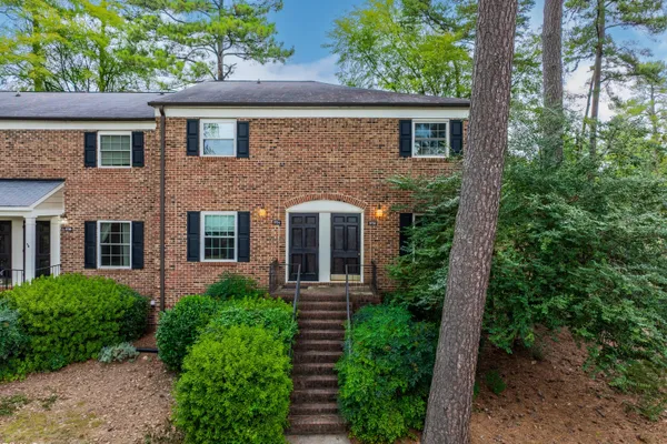 3732 JAMESTOWN CIR