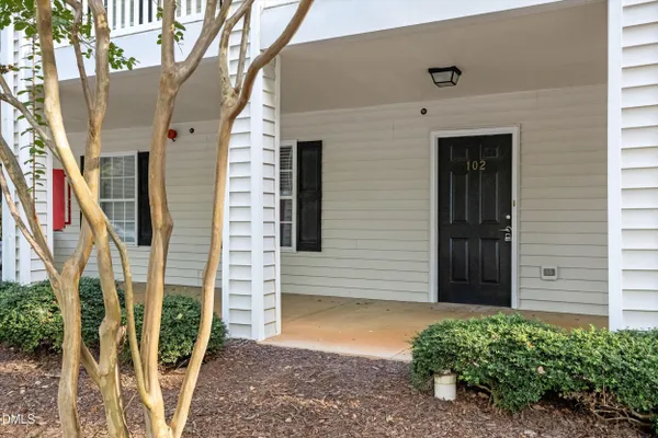 2800 TRAILWOOD PINES LN 102