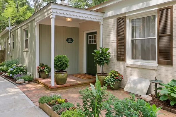 107 PINECREST RD