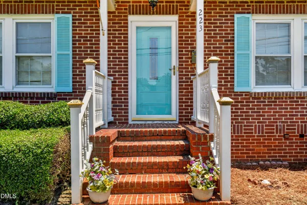 223 S 3RD AVE