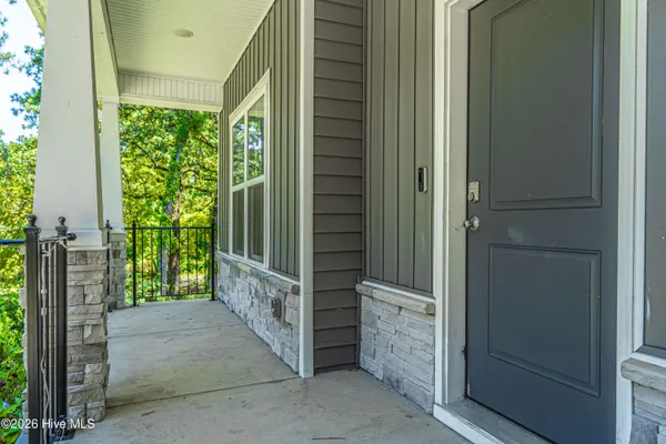 170 LAKEVIEW DR