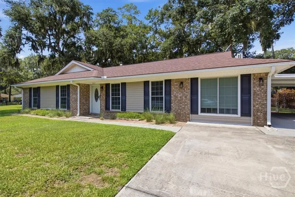 601 LEANING OAKS DR