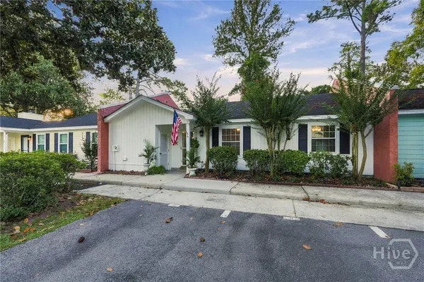 6 NAVIGATOR LN