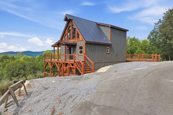 210 FIDDLERS WAY
