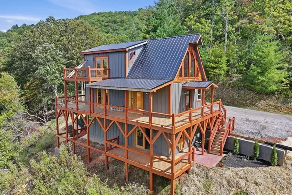 210 FIDDLERS WAY