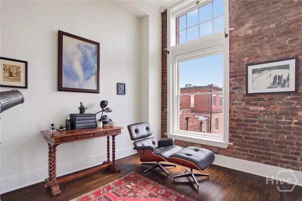 9 W YORK ST 305