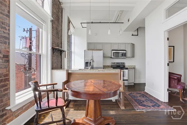 9 W YORK ST 305