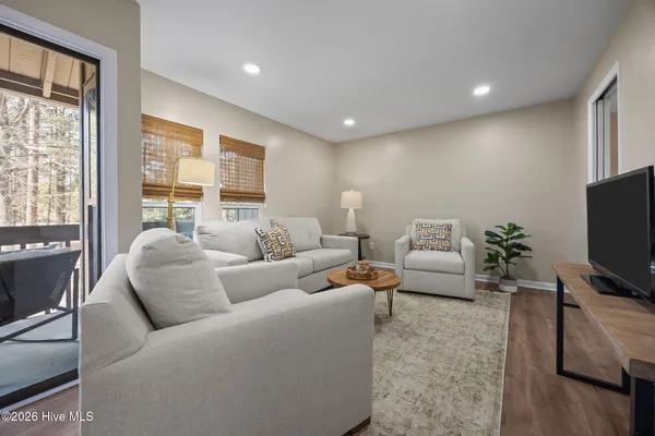 10 PINE TREE RD 209