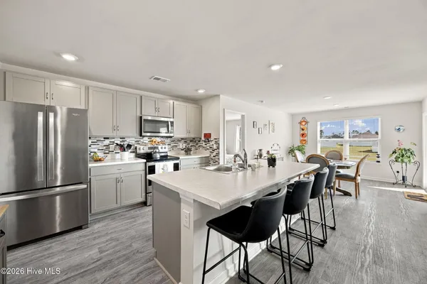 3724 BUMBLE BEE DR