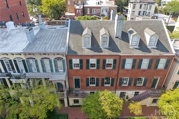 11 W CHARLTON ST