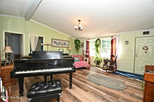 907 PALMER DR