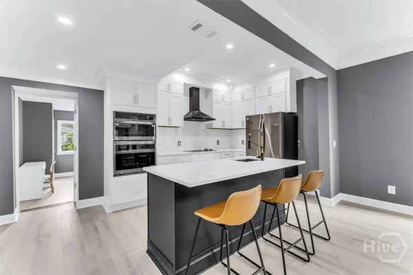 802 W 44TH ST