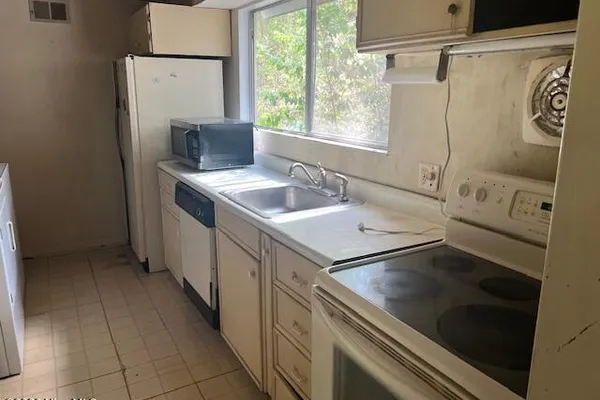 212 SKYLINE MANOR RD