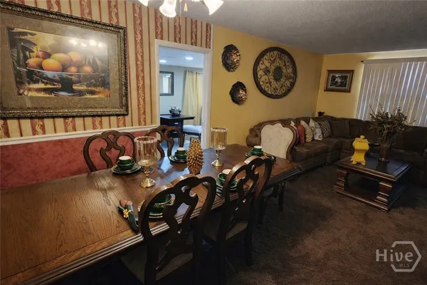 2221 LORRAINE CT