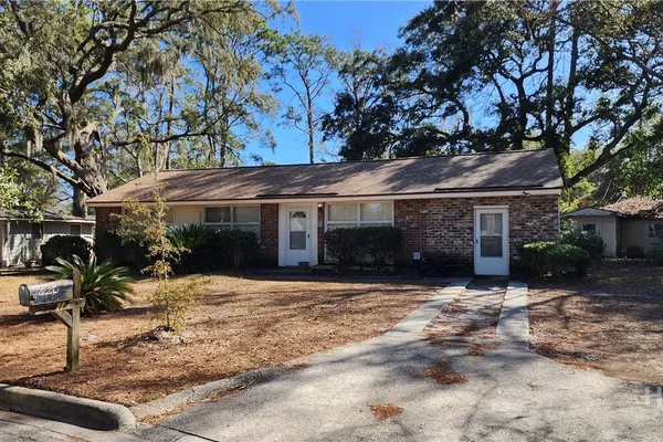 2221 LORRAINE CT