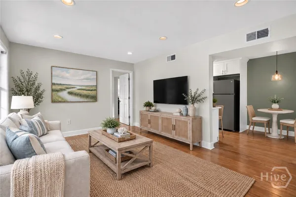 401 N CROMWELL RD L 8