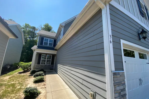 36 SPRUCE HOLLOW CIR