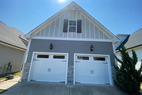 36 SPRUCE HOLLOW CIR
