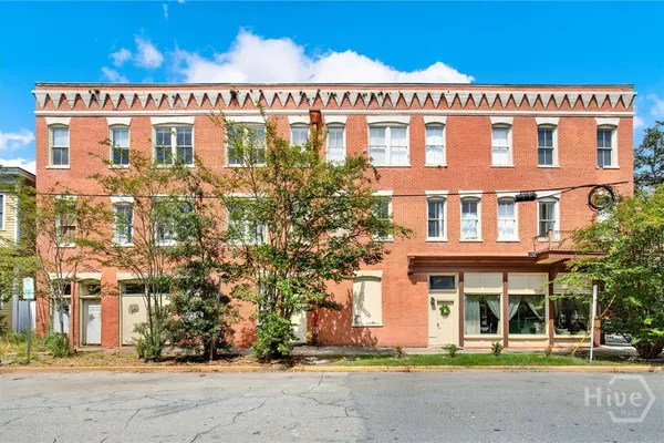125 E BROAD ST 2D