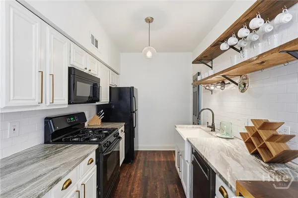 17 E 37TH ST 3