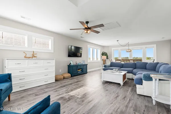 598 OCEAN BLVD