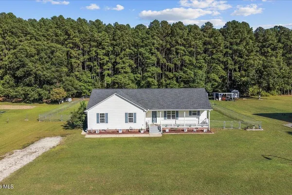 110 HILLTOP DR