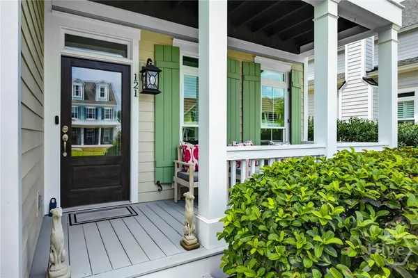 121 BLUFFSIDE CIR