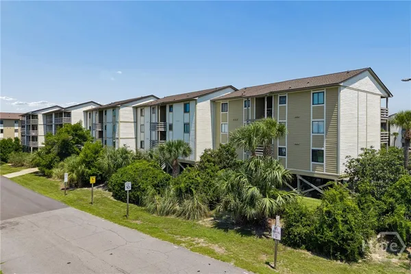 85 VAN HORNE ST 1A