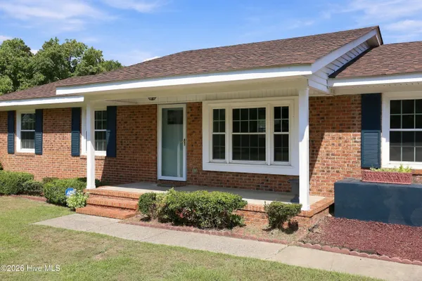 122 FOREST DR