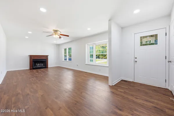 122 FOREST DR