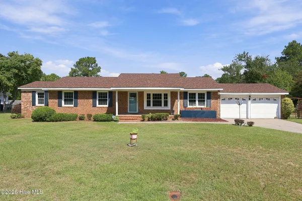 122 FOREST DR