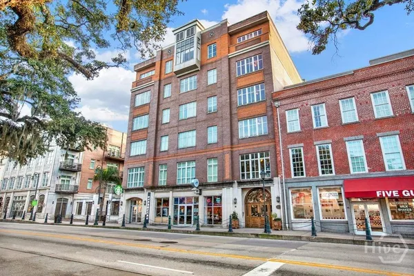 165 W BAY ST 402
