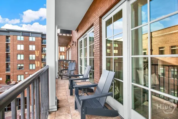 165 W BAY ST 402