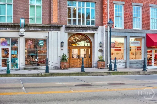 165 W BAY ST 402