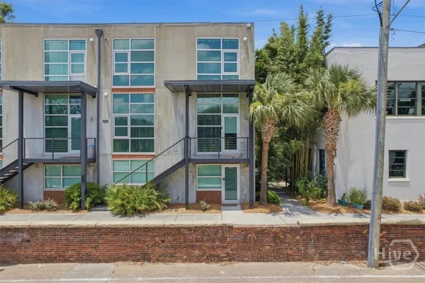 536 SELMA ST C